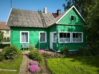 Parduodama pusė namo