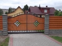 Tvorų ir vartų gamyba ir montavimas. Kalvių gaminiai. Miltelinis dažymas.